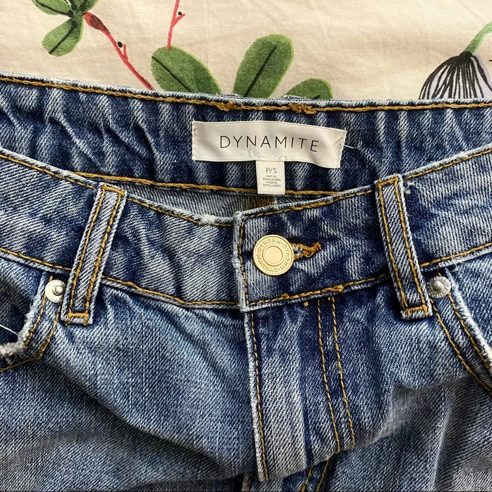 Raw edge denim mini skirt - Picture 3 of 4